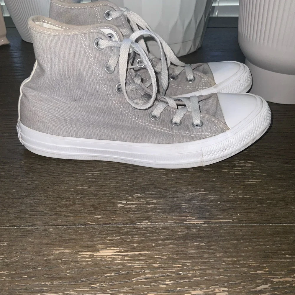 Converse Unisex Chuck Taylor Gray High-Top Sneakers Size Women’s 8 Men’s 6